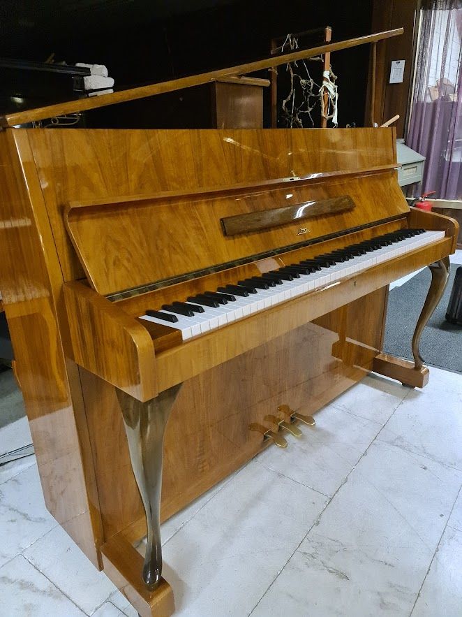 Sauter 109 / piano, 