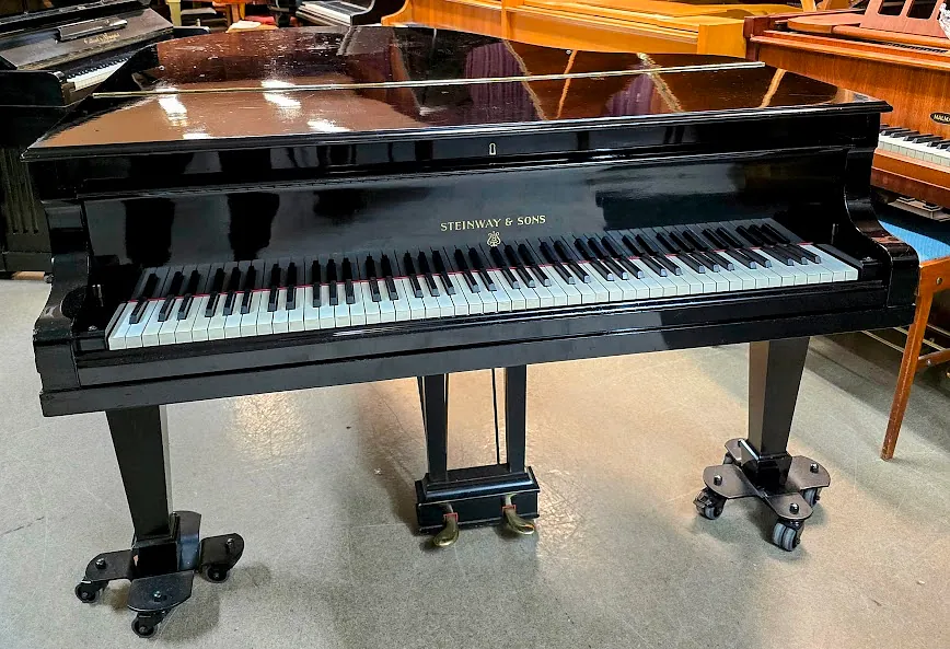 Steinway & Sons O-180