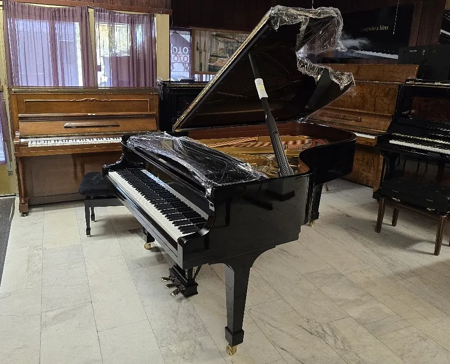 Steinway & Sons B-211 / Helrenoverad