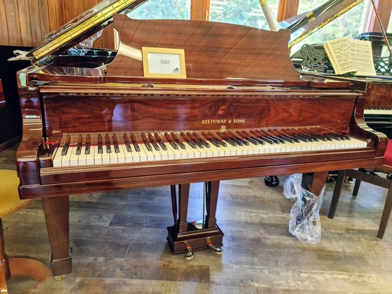 Steinway & Sons O-180 / Flygel / Nyskick/SÅLD