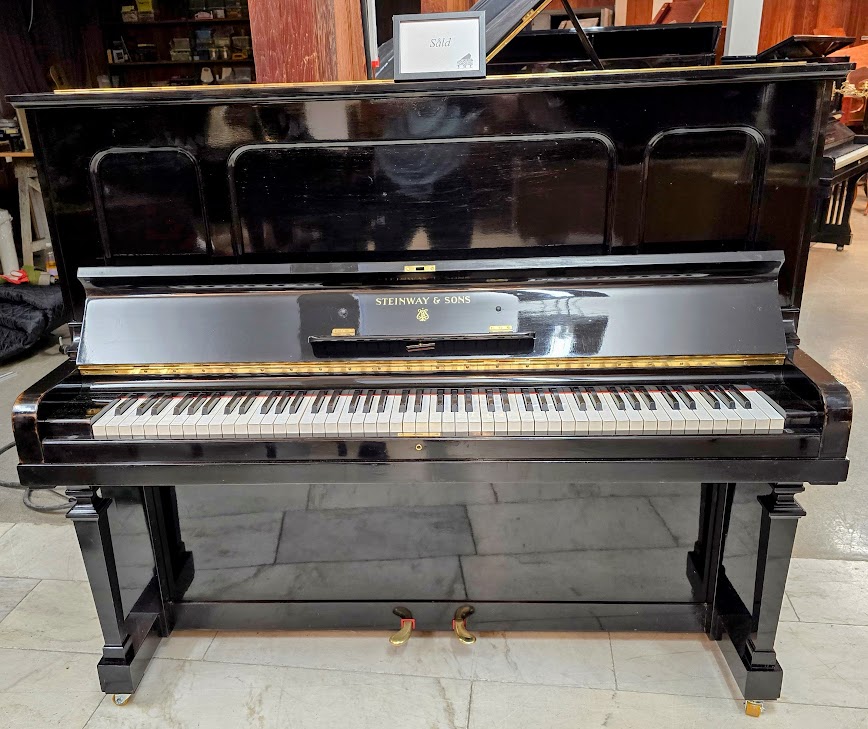 Steinway & Sons K-132 / piano