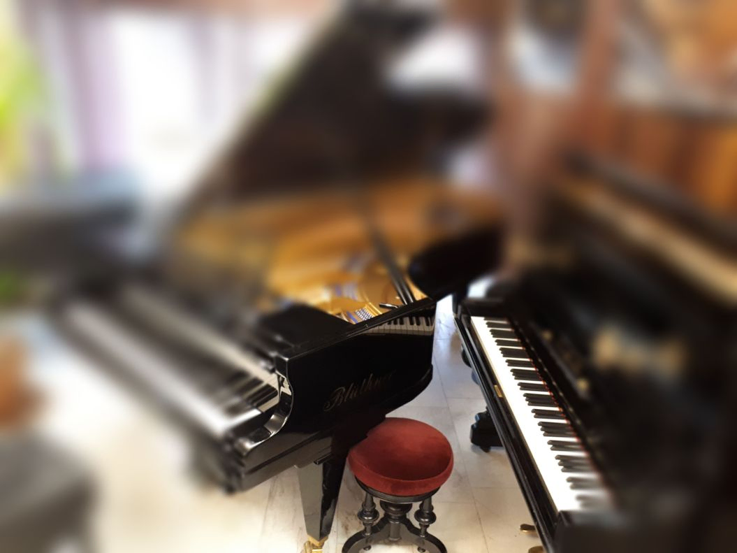 Höj-och sänkbar pianopall