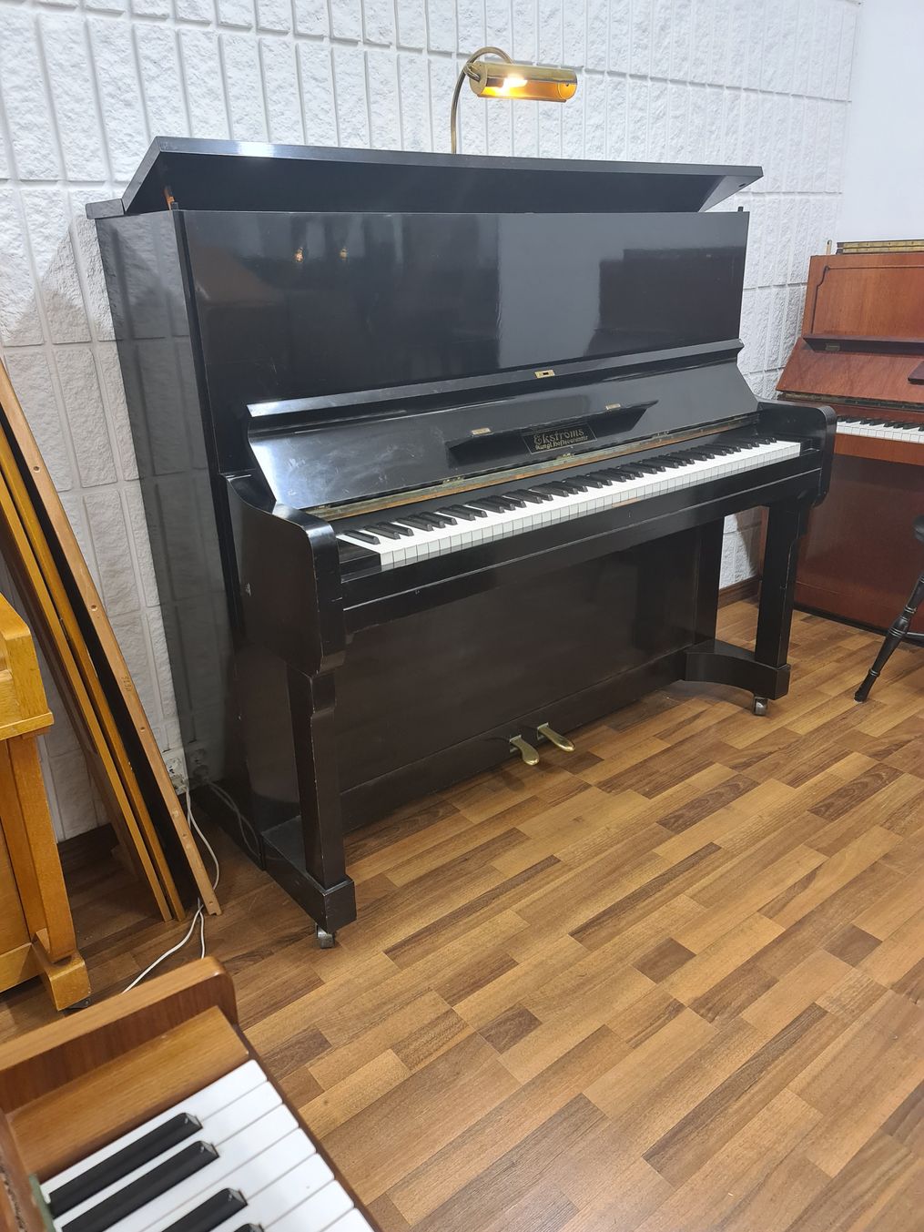 Ekströms 132 / piano
