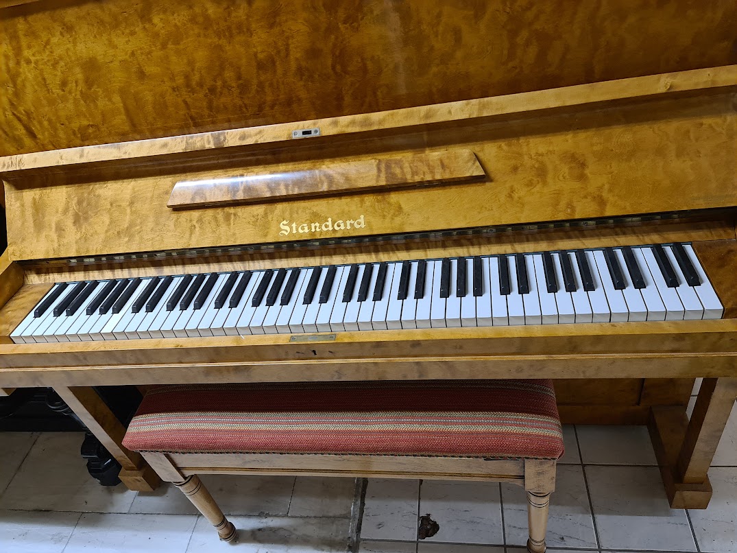Standard 130, piano