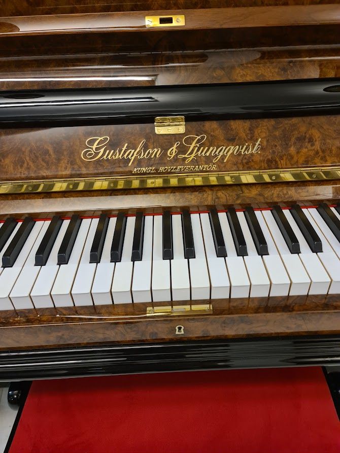 Gustafsson & Ljungqvist 136 / piano / nyskick