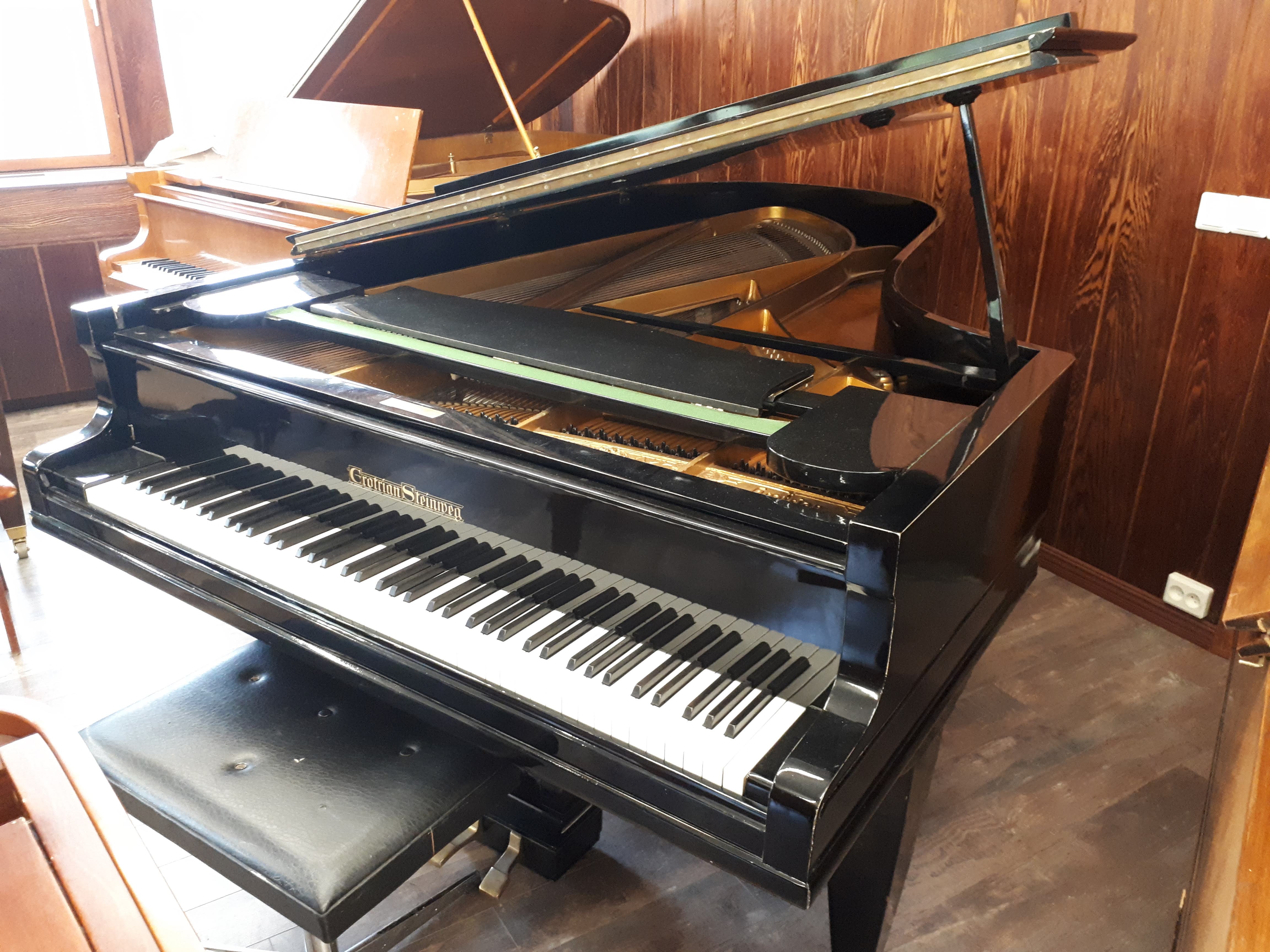 Grotrian Steinweg 275, flygel